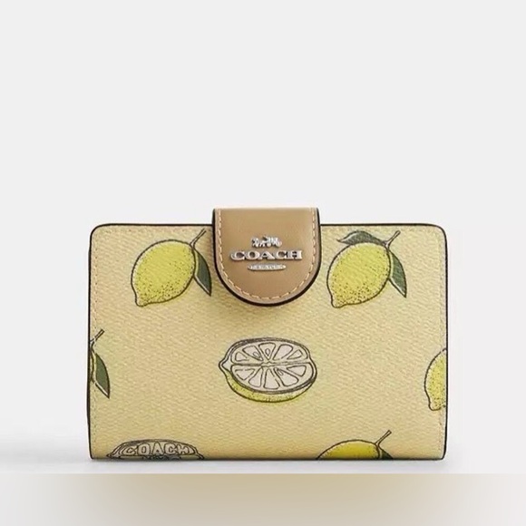New Coach CAP02 Medium Corner Zip Wallet With Lemon Print - Picture 1 of 5